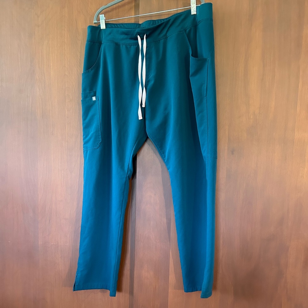 Figs Technical Collection Scrub Pants in Green